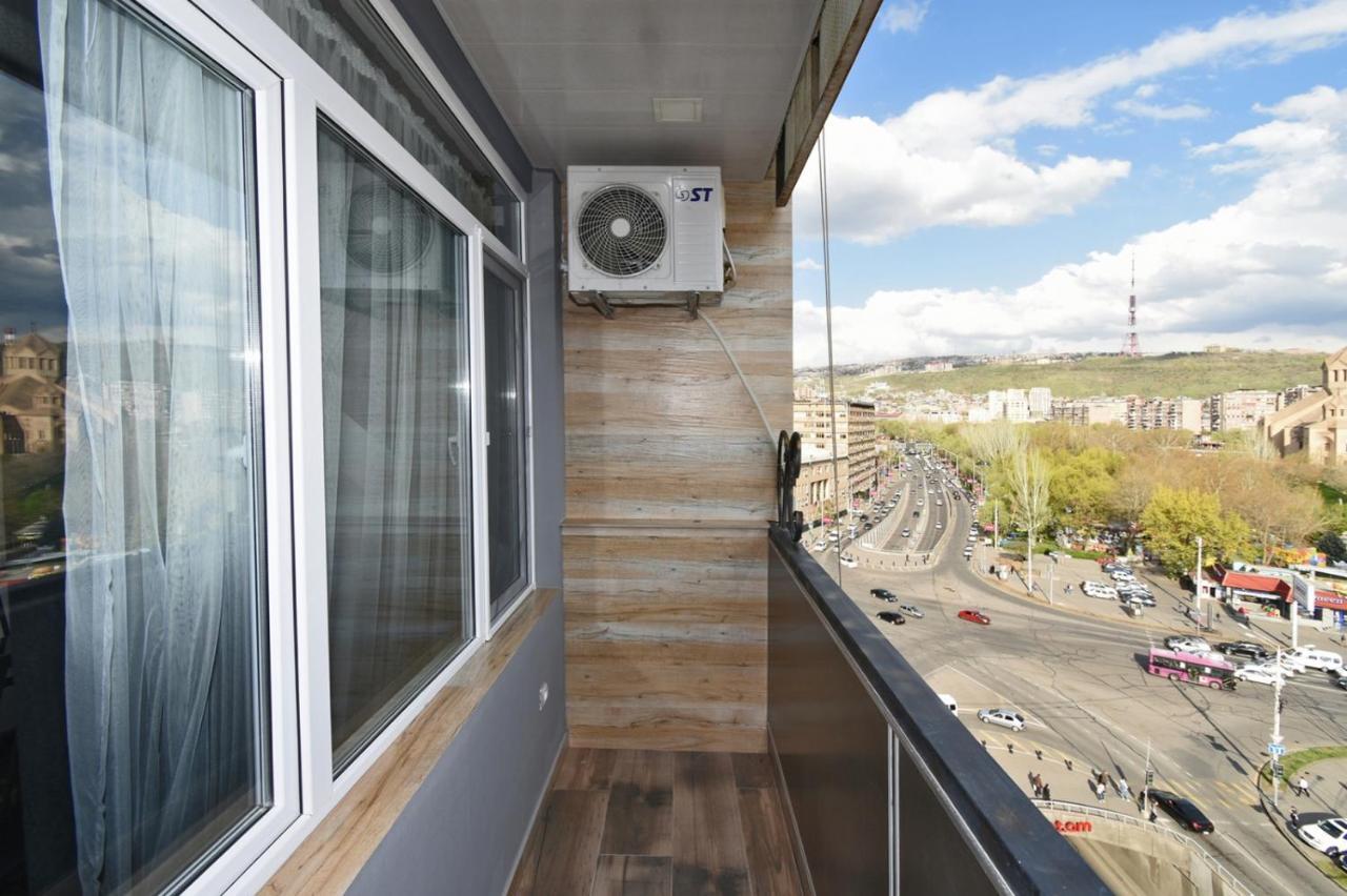 Positive Apartment In Center Of Yerevan City Экстерьер фото